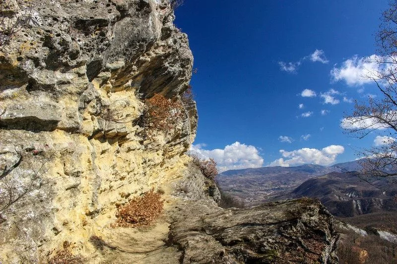 Gastro trekking alle Grotte di San Ponzo e Monte Vallassa